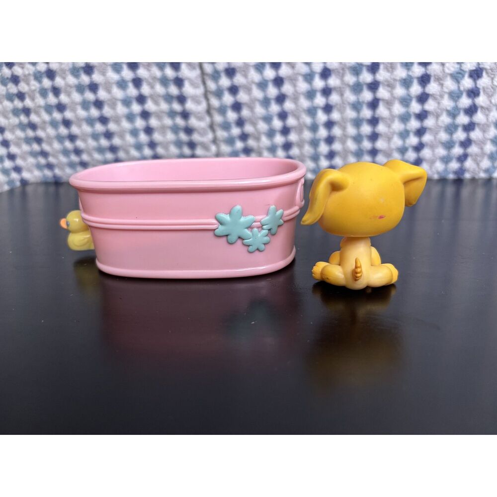 Littlest Pet Shop Portable Pets Golden Retriever #021 with Bath - Picture 5 of 5